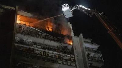 Росіяни вдарили по багатоповерхівці в Сумах, поранені 7 осіб, серед них є дитина (фото)