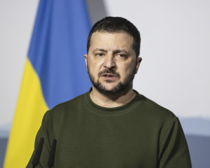 “Тисячі на фронті без зброї”: Зеленський розповів про мобілізацію і справжню проблему війни