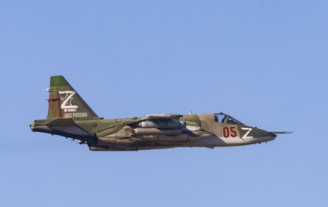 “Дружній вогонь”? У Донецькій області розбився російський Су-25 (відео)