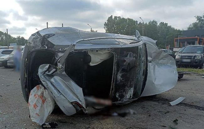 У Полтаві Tesla влетіла в парковку: є постраждалі, сім машин пошкоджено