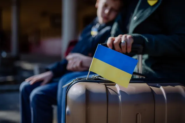 Прийняли сотні тисяч українців і “загнали” на найгірші роботи: ЗМІ розповіли, як країна ЄС використовує працю біженців