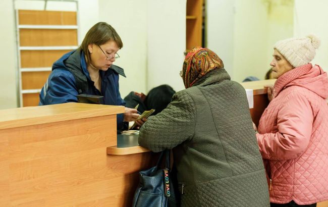 У яких регіонах України найбільше пенсіонерів і де вони отримують гроші