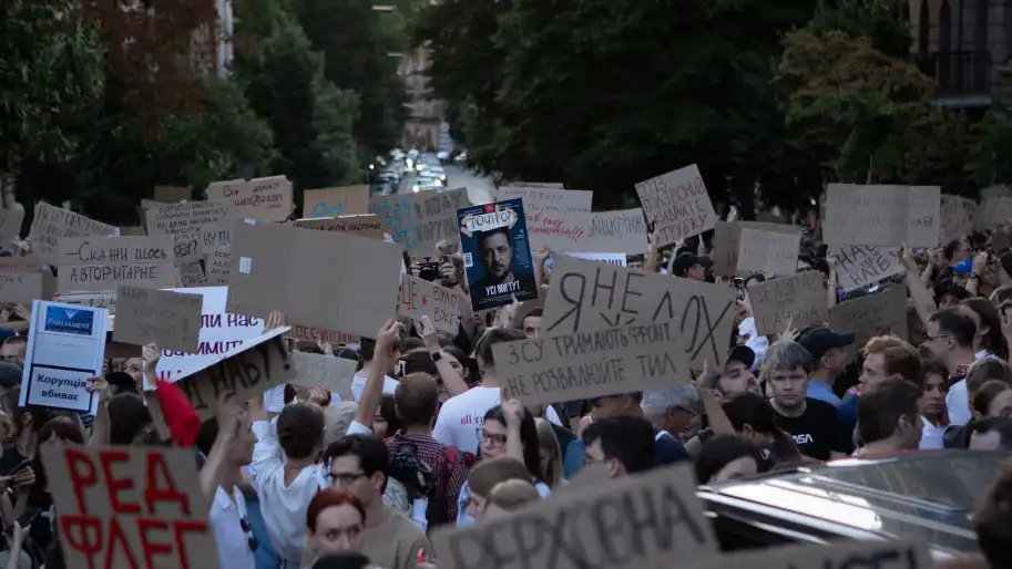 Протести проти закону про НАБУ масово підтримали російські пропагандисти та росмедіа