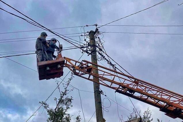 За тиждень ДТЕК повернув світло для понад 207 тисяч сімей після ворожих атак