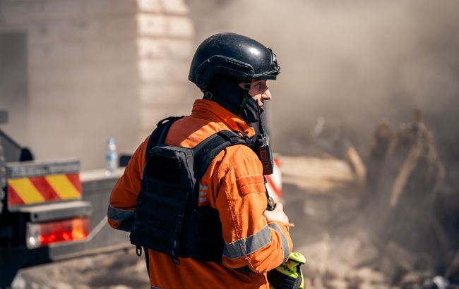 Російські “Молнії” влучили в житлову багатоповерхівку на Сумщині